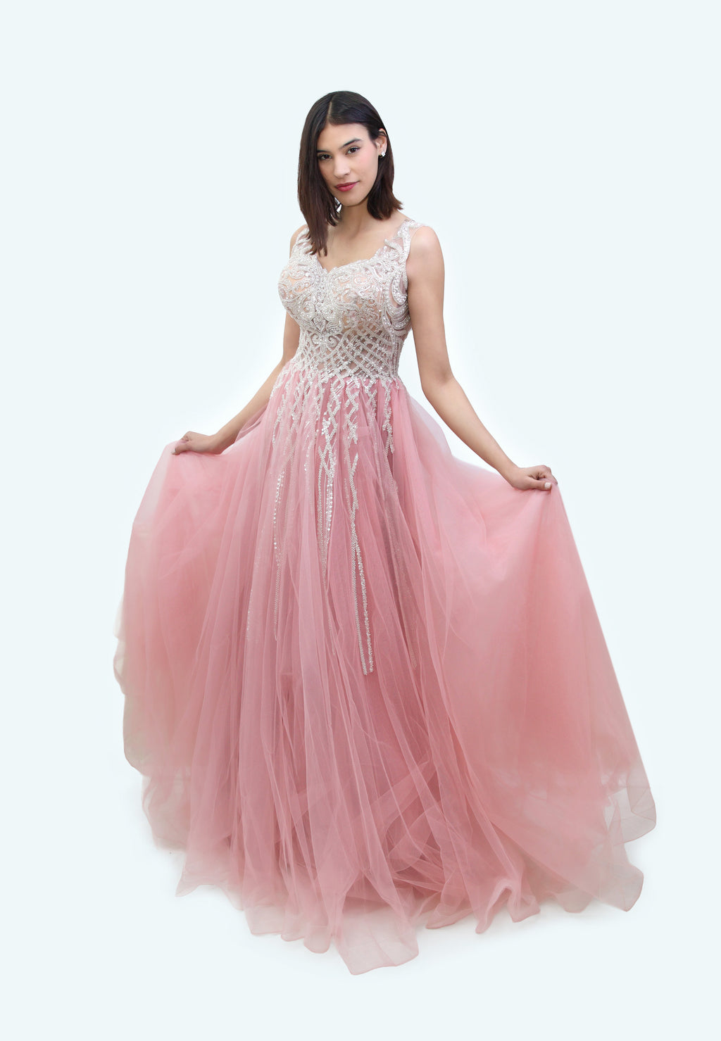 فستان تول مزين بالاحجار