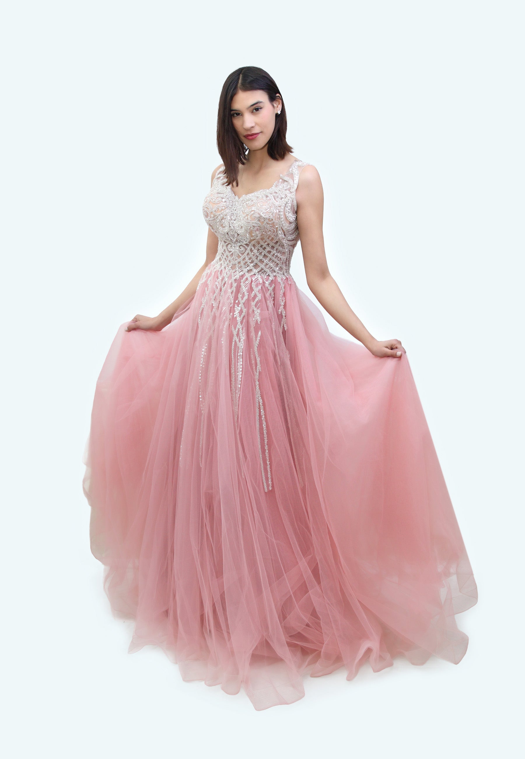 فستان تول مزين بالاحجار