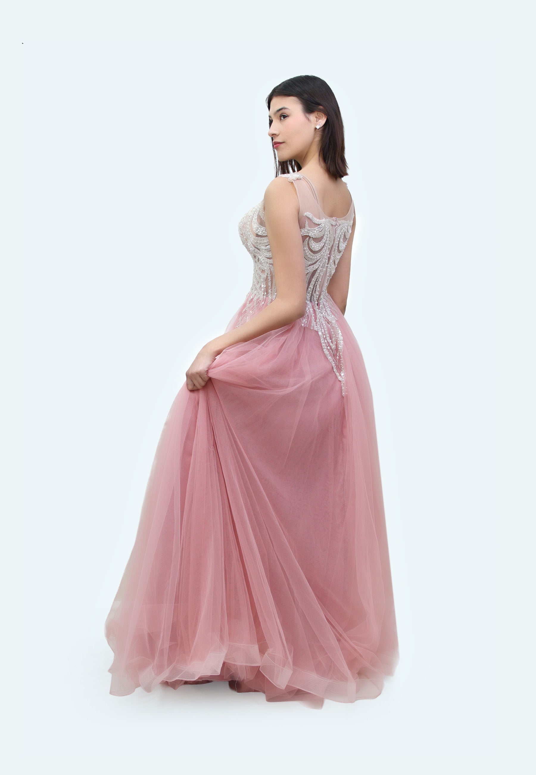 فستان تول مزين بالاحجار