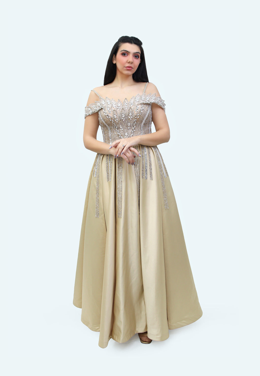 فستان ماكسي مرصع بالأحجار