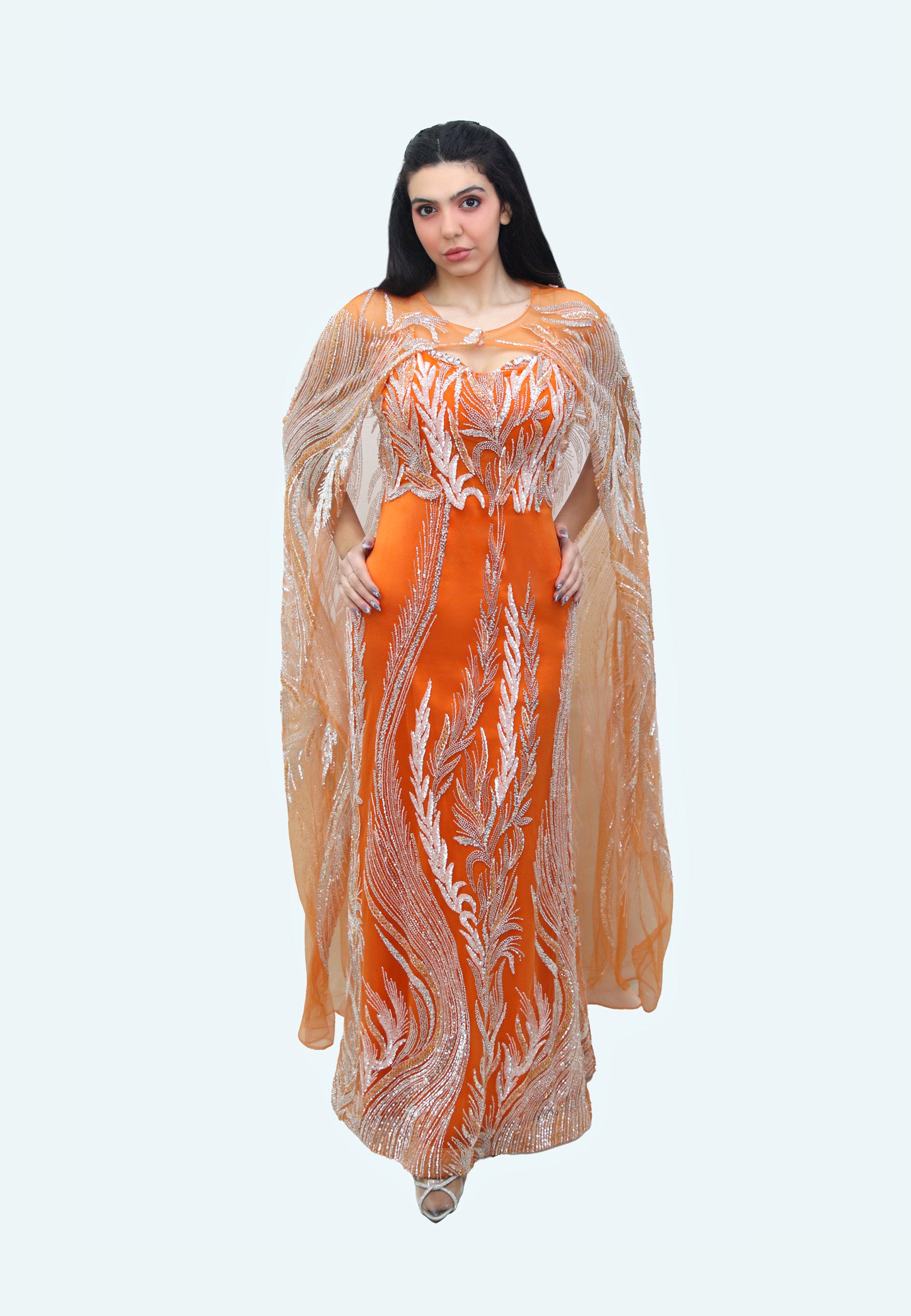 فستان ماكسي مرصع مع كاب ملكي