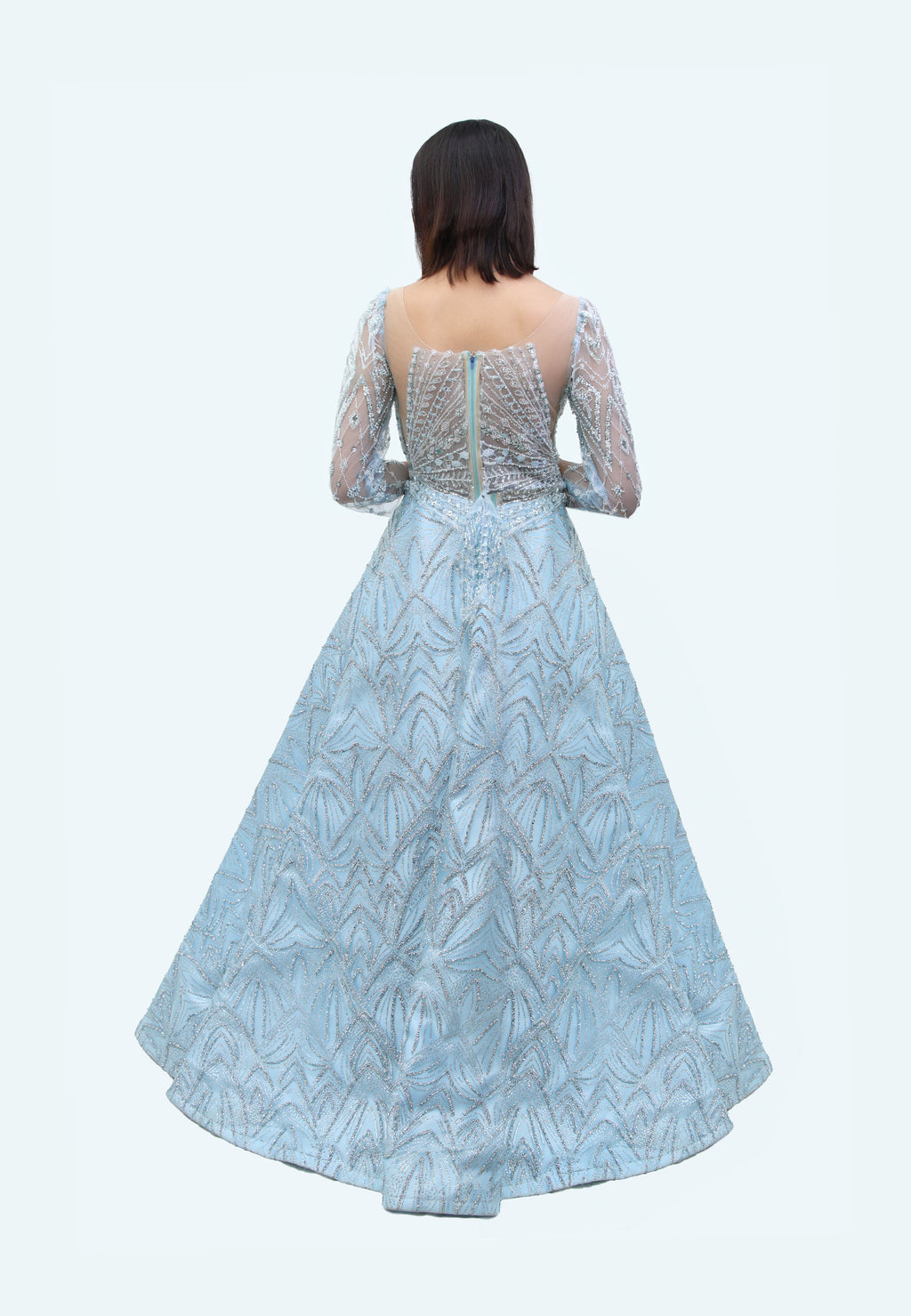 فستان سهرة "سحابي" مشكوك مع كلوش