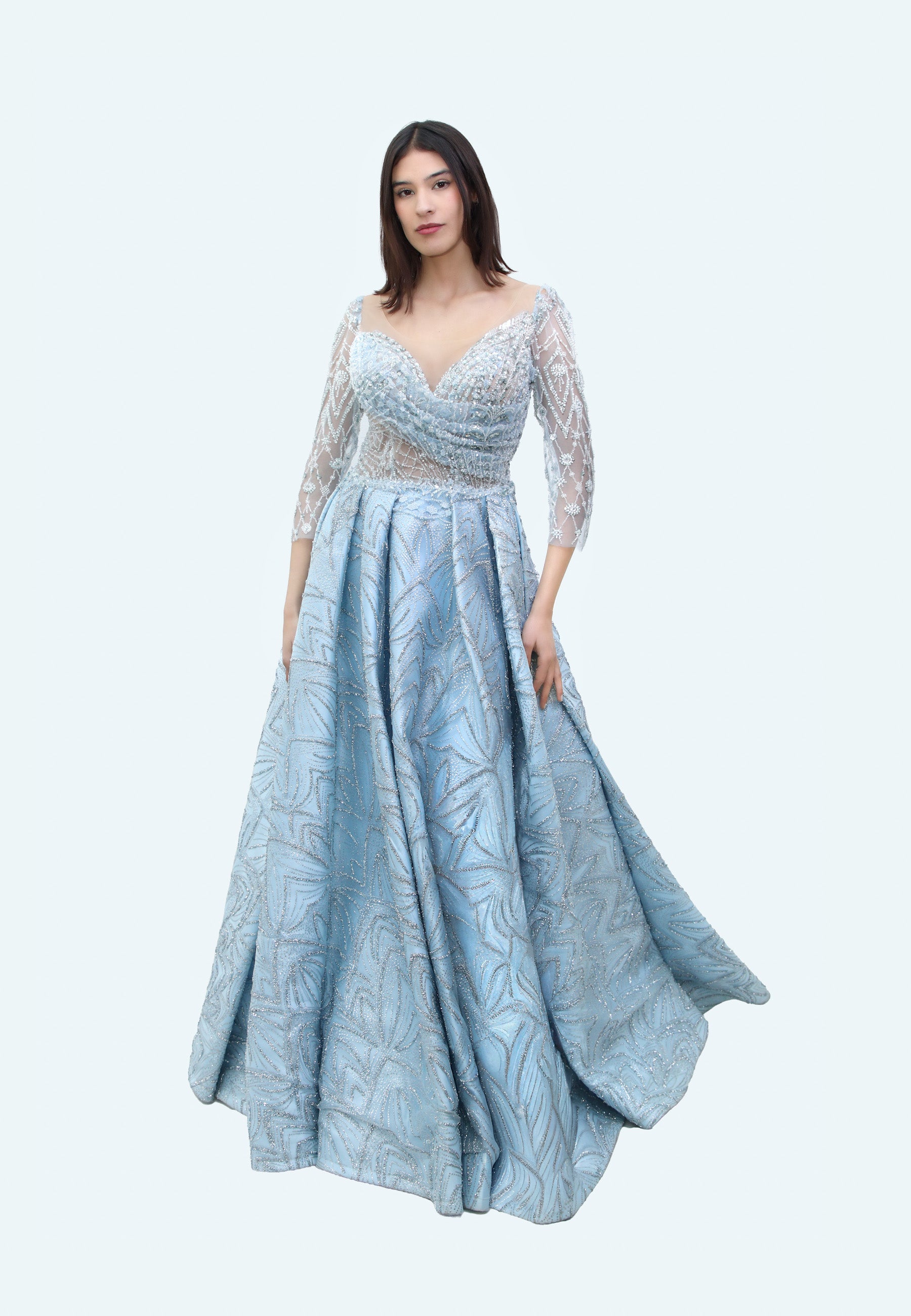 فستان سهرة "سحابي" مشكوك مع كلوش